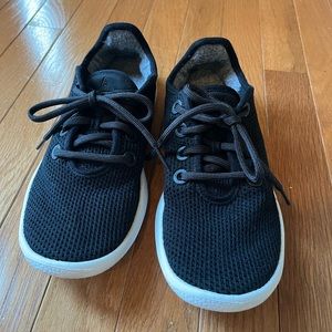 Allbirds Women Tree Runners Size 7 Black with White Sole.